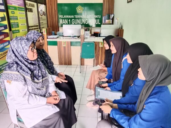 MAN 1 Gunungkidul Jadi Lokasi Studi Lapangan Mahasiswa Administrasi Publik UGK
