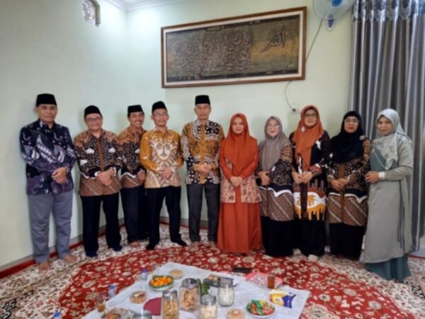 Kepala MAN 1 Gunungkidul Ikuti Silaturahmi Kepala MAN se-DIY ke Kediaman Kabid Penmad Kanwil Kemenag DIY