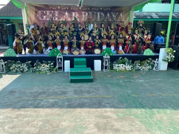 Lentera di Ambang Karam, Pementasan Siswa Kelas XII A MAN 1 Gunungkidul Memukau Penonton