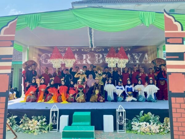 Siswa Kelas XII B MAN 1 Gunungkidul Angkat Legenda Asal Usul Ratu Pantai Selatan dalam Gelar Budaya