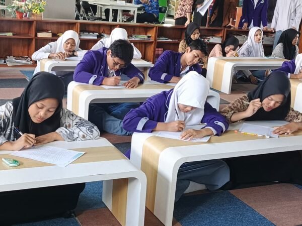 Peringati Hari Kartini, MAN 1 Gunungkidul Gelar Lomba Menulis Artikel dan Puisi